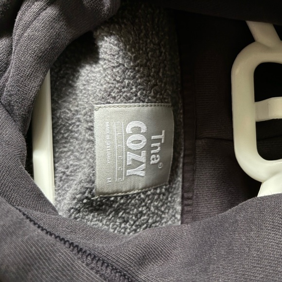 Aritzia dark purple hoodie, TNA cozy fleece, used but in great condition - Picture 3 of 4